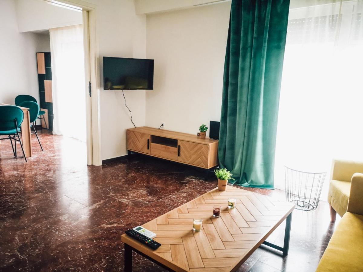 Explore Greece From Colorful City Centre Apartment Chalkís Extérieur photo